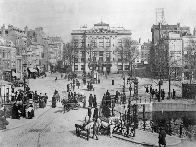 The G.K. van Hogendorpsplein with the Binnenwegsebrug (1891)