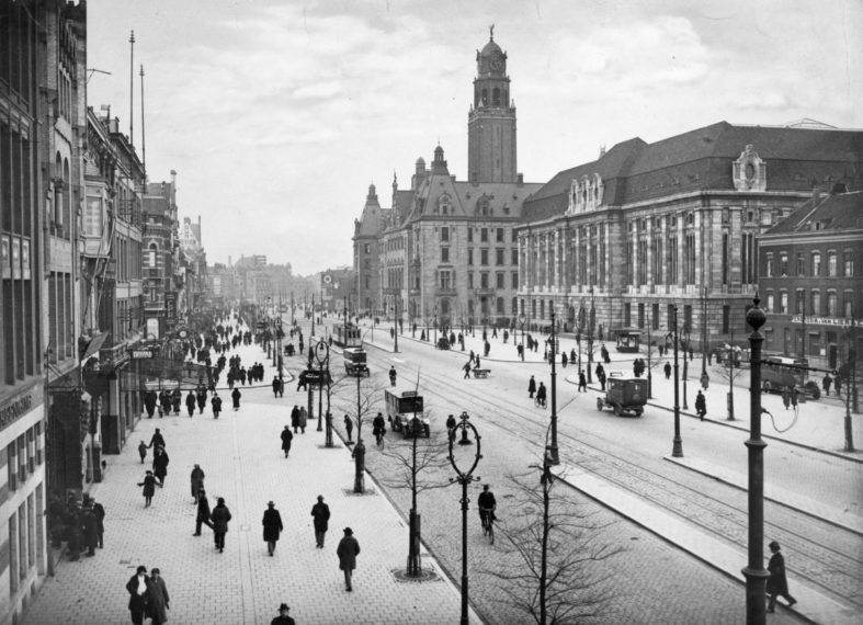 The Coolsingel with on the right side the post office and City Hall. (1928)