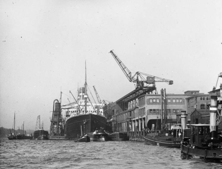 Wilhelminakade at the site of the Holland America Line, with the S.S. Rotterdam (IV). (1935)
