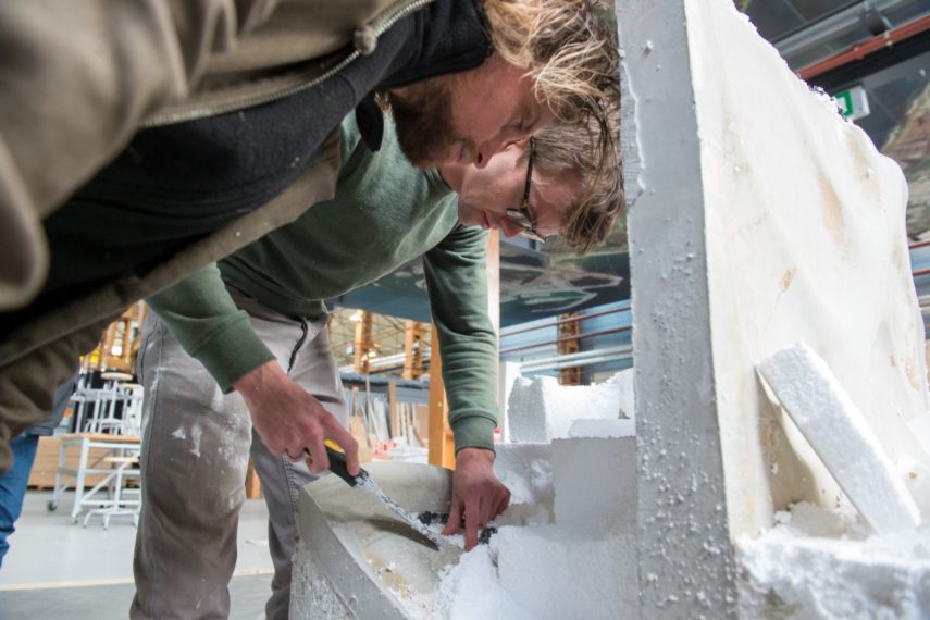 RDM Makerspace biedt particulieren en bedrijven toegang tot machines, zoals 3D-printers, hout- en metaalbewerking machines, lasersnijders, CNC frees en elektronica gereedschap. Daarnaast worden cursussen aangeboden.