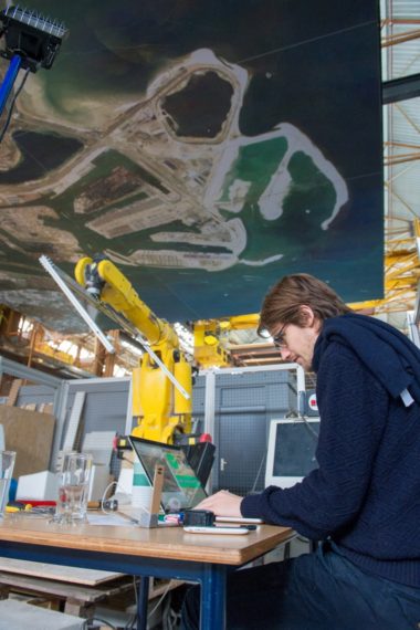 RDM Makerspace biedt particulieren en bedrijven toegang tot machines, zoals 3D-printers, hout- en metaalbewerking machines, lasersnijders, CNC frees en elektronica gereedschap. Daarnaast worden cursussen aangeboden.