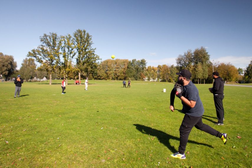 People playing baseball in the Zuiderpark