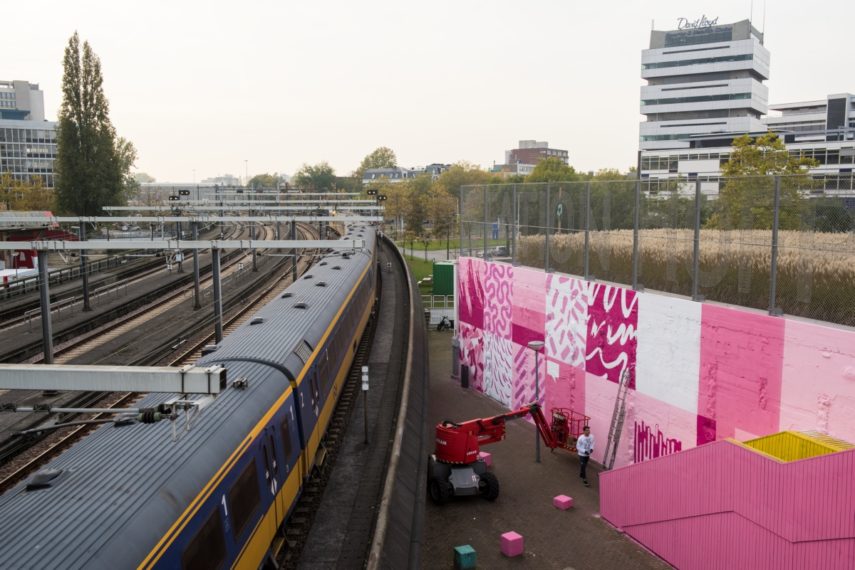 De Pink Wall ontworpen door mode influencer Sandra Kleine Staarman, Samsung en Opperclaes.