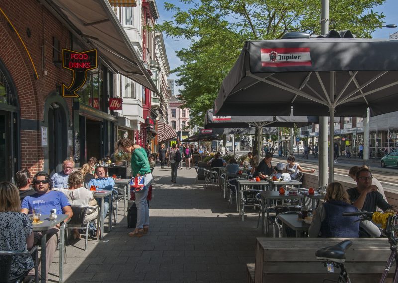 Terraces on Nieuwe Binnenweg.