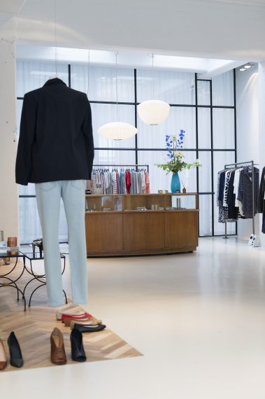 Objet Trouvé is a boutique in the Pannekoekstraat where they sell classical fashion for women and also accessories.