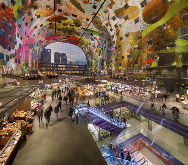 This first covered market hall in the Netherlands contains about 100 fresh food stands, nearly 15 food shops and various restaurants. The roof of the Markthal is shaped by an arch of 228 apartments. The inside of the archway bears the biggest artwork in the Netherlands, The Horn of Plenty by Arno Coenen and Iris Roskam.