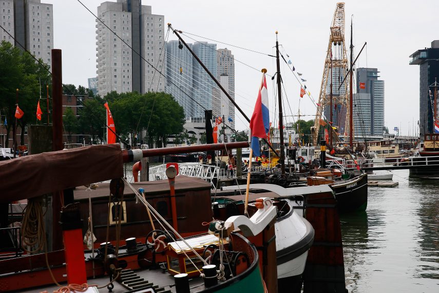 Ships at the Leuvehaven.