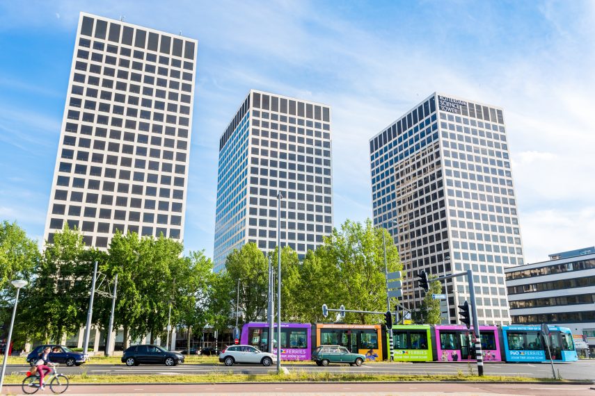 De Rotterdam Science Towers langs de marconistraat in Rotterdam