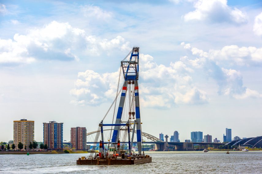 A floating crane on the river Nieuwe Maas, near the Van Brienenoordbrug.