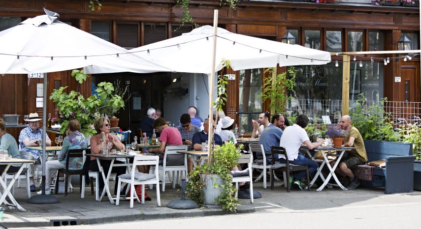 People at a terrace at Veerhaven