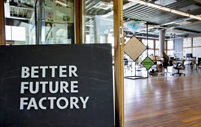 Ingang van het kantoor van de Better Future Factory.
