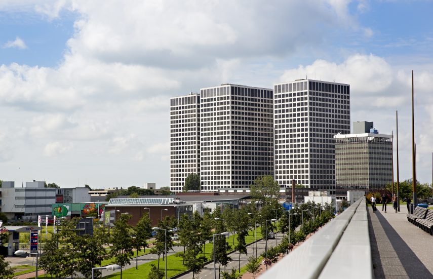 Uitzicht op de Rotterdam Science Tower vanaf het Dakpark (Architecten Science Tower: Architectenbureau Skidmore, Owings & Merrill).