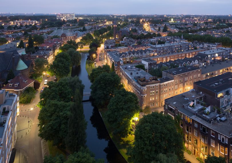Bergsingel, a canal between the districts Oude Noorden and Liskwartier.