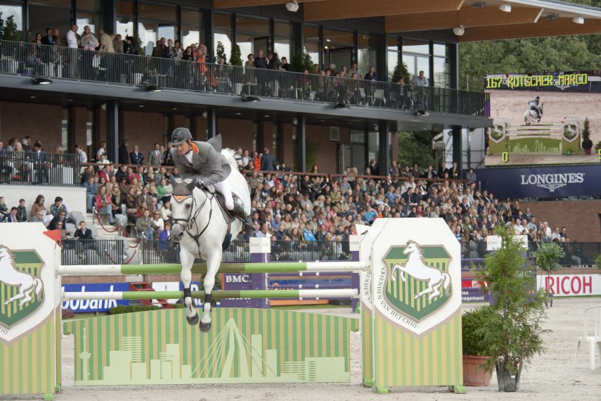 Jumping horse at the CHIO.