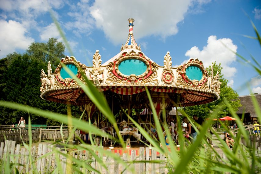 Family park Plaswijckpark is situated in a beautiful, natural environment. You can drive a mini car at the traffic garden, play at the big playground or act like a monkey in the monkey garden. At warm days take a towel and play with the water in the port playground.