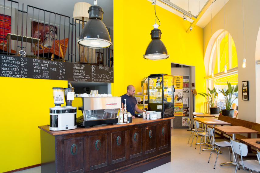 Barista at coffee bar Pretoria located in the Afrikaanderwijk.