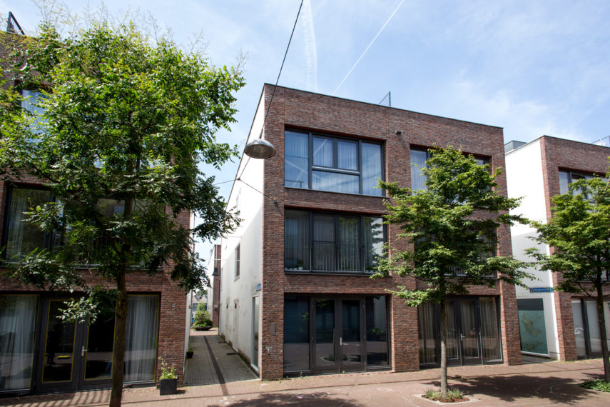 Buildings located on the Lange Dijkstraat in the Delfshaven.