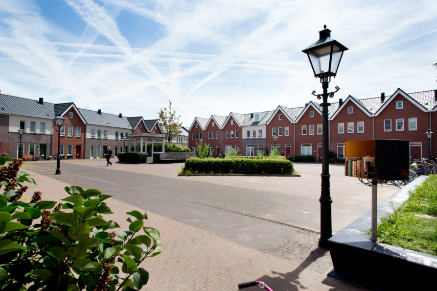 Woningen aan het VOC plein in de Delfshaven. 