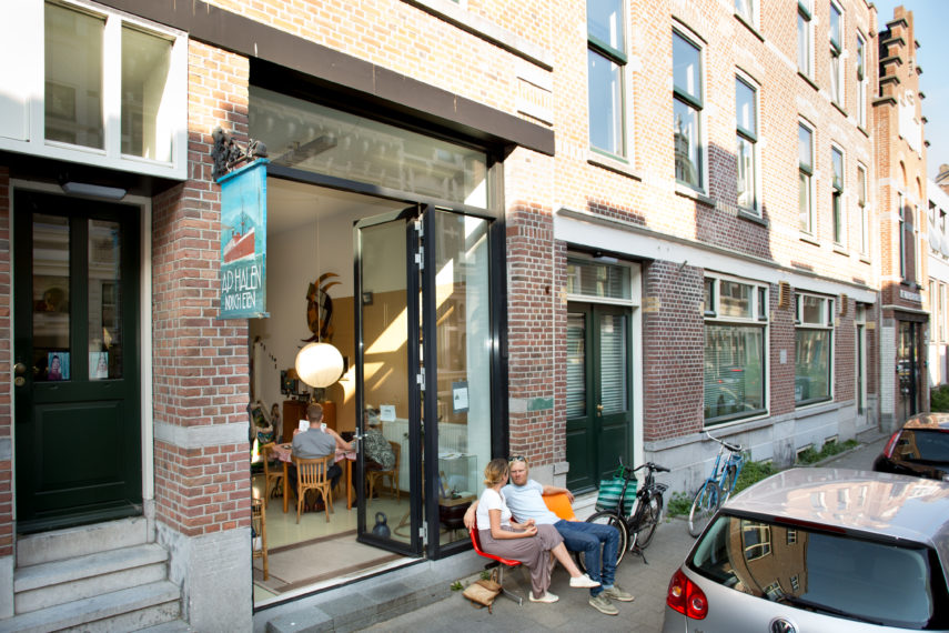 The takeaway restaurant Ap Halen in the district of Tussendijken.