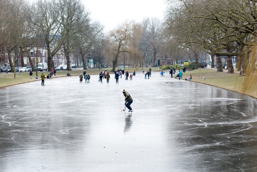 Ice skaters on the Heemraadssingel.