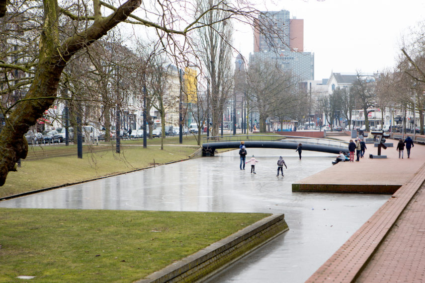 Ice skating on the Westersingel.