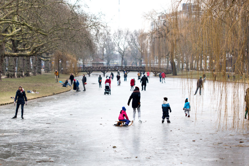 Ice skating on the Heemraadssingel.