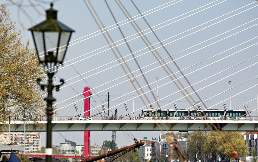  Architectural lines at the Veerhaven.