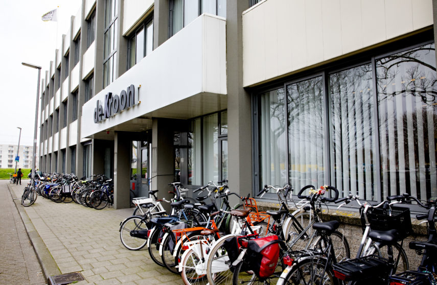 Front view of business complex De Kroon.