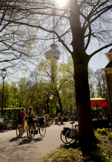 The terrace of Dudok in Het Park.