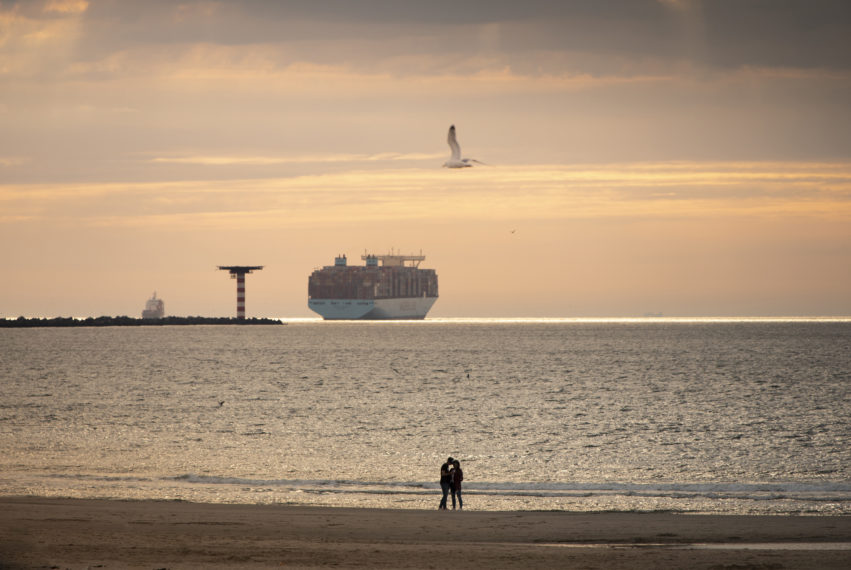 Ship leaves the Nieuwe Waterweg.