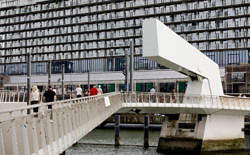 The Rijnhaven bridge with the Fenixlofts in the background.