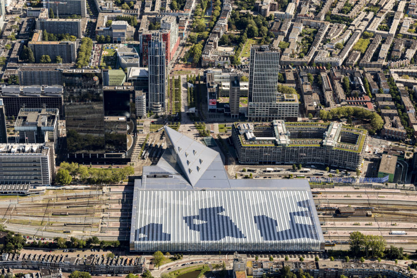 Rotterdam Centraal Station vanuit de lucht.
