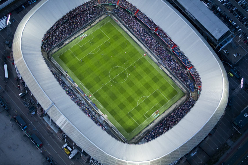 Stadion Feijenoord gezien vanuit de lucht.
