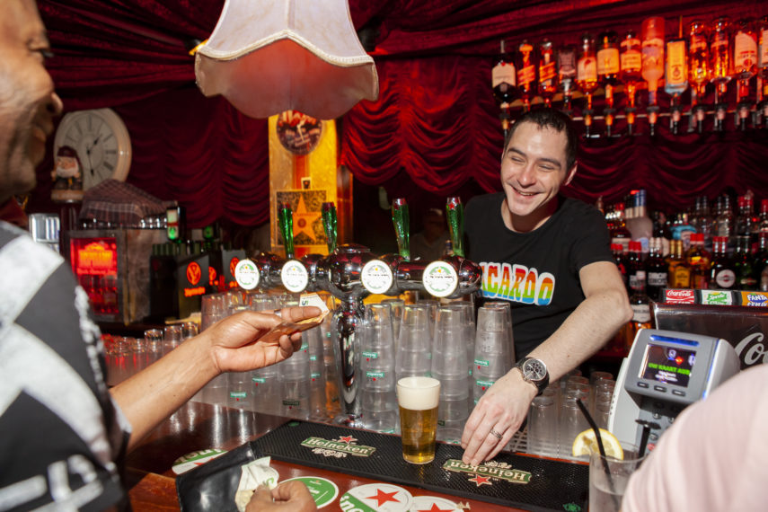Bartender at de Keerweer.