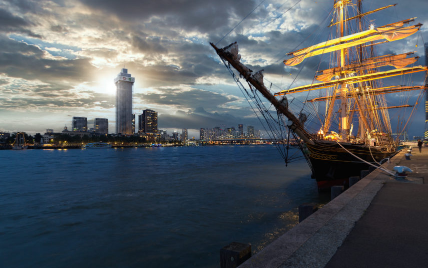 View of the Zalmhaventoren next to a beautiful pirate ship.
