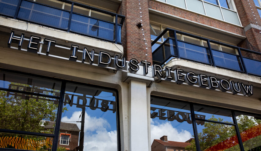 A picture of the Industriegebouw located in Goudsesingel in Rotterdam. The Industriegebouw is an icon of the reconstruction of Rotterdam. The building was finished after the Second World War and designed by the legendary architect Hugh Maaskant, in collaboration with Willem van Tijen. Commissioned by de Gemeente Rotterdam, built after the Second World War, the Industriegebouw came to be one of the first multi-company buildings in the Netherlands.