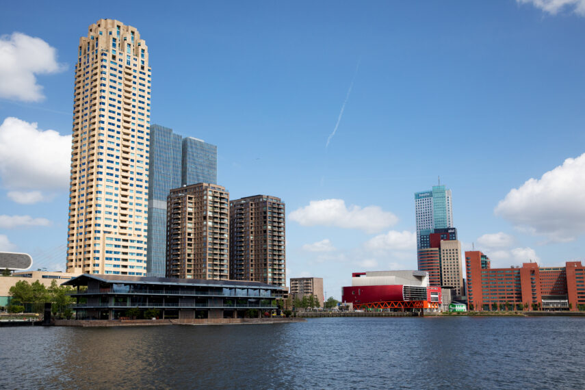 A picture of the Rijnhaven area in Rotterdam south. Visible is the New Orleans building (left), de Rotterdam (furthest), the Floating Office of the Global Center on Adaptation, living towers Boston and Seattle and on the right Luxor theatre, a building of AKD Law firm and Deloitte.