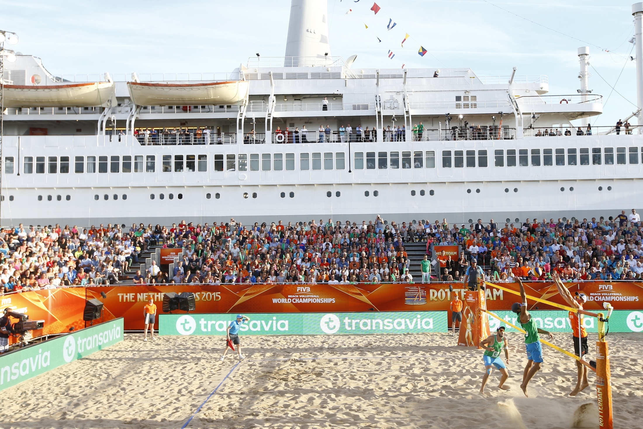 Topvolleybal voor de ss Rotterdam