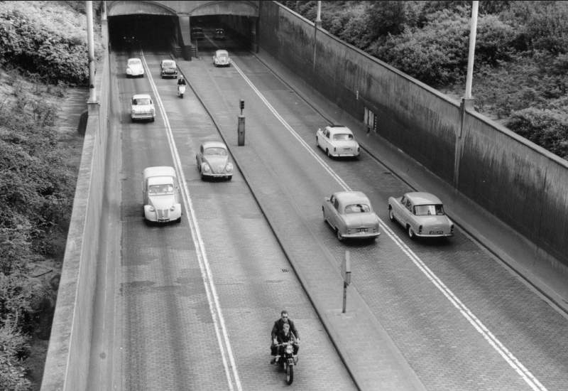 Foto: De ingang van de Maastunnel in oude tijden
