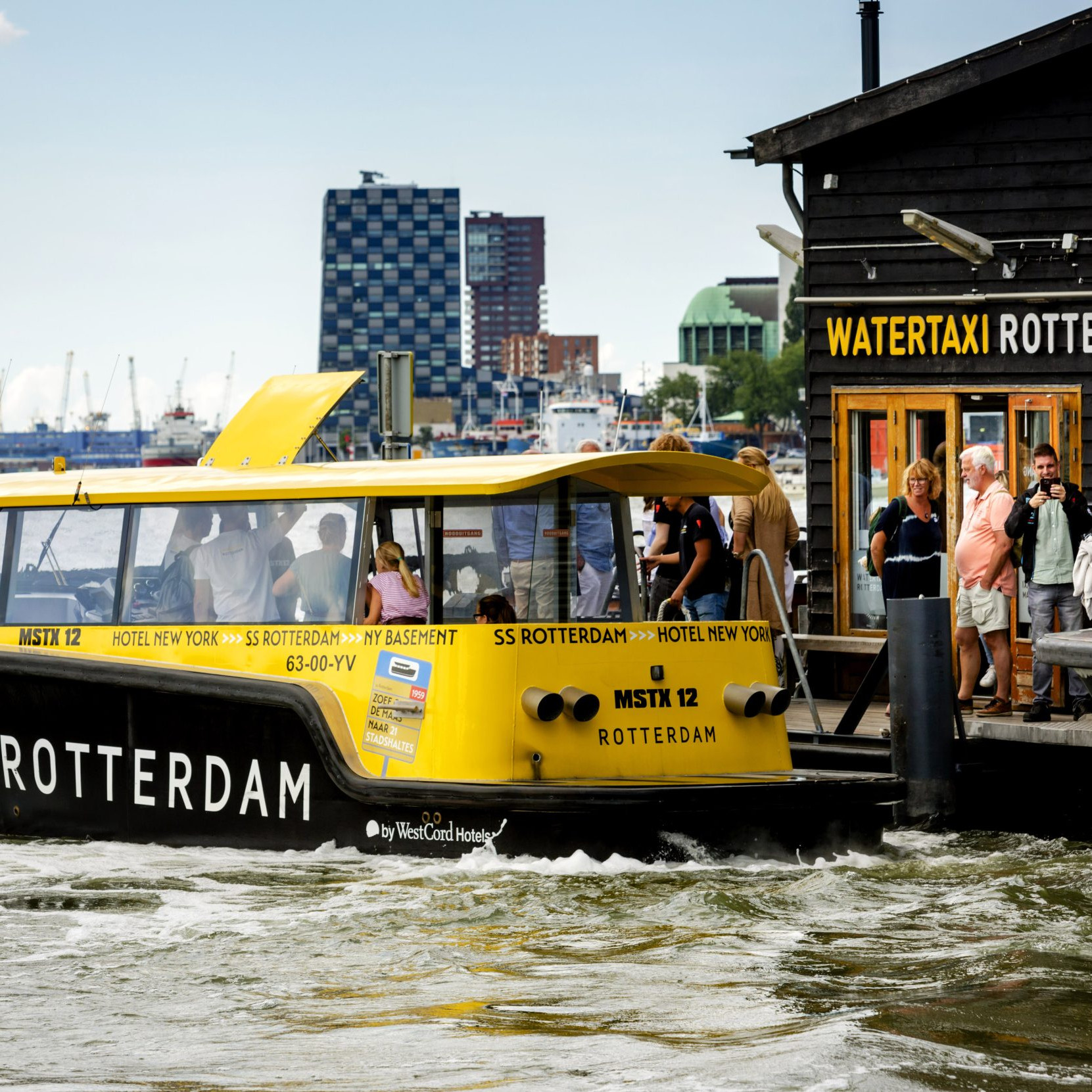 Watertaxi halte Wilhelminapier Hotel New York