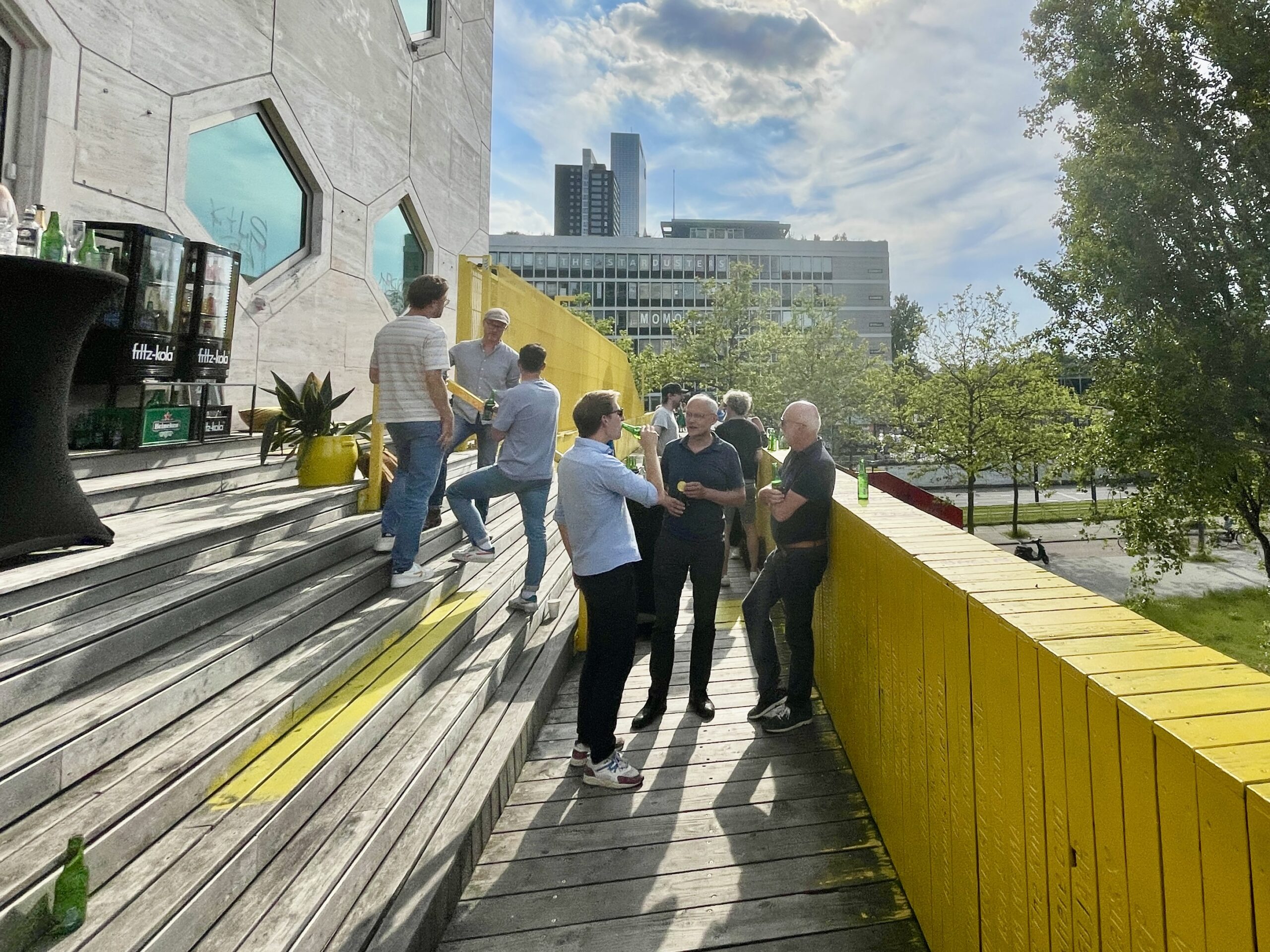 Borrelen op de Luchtsingel - foto Rodney Kastelan