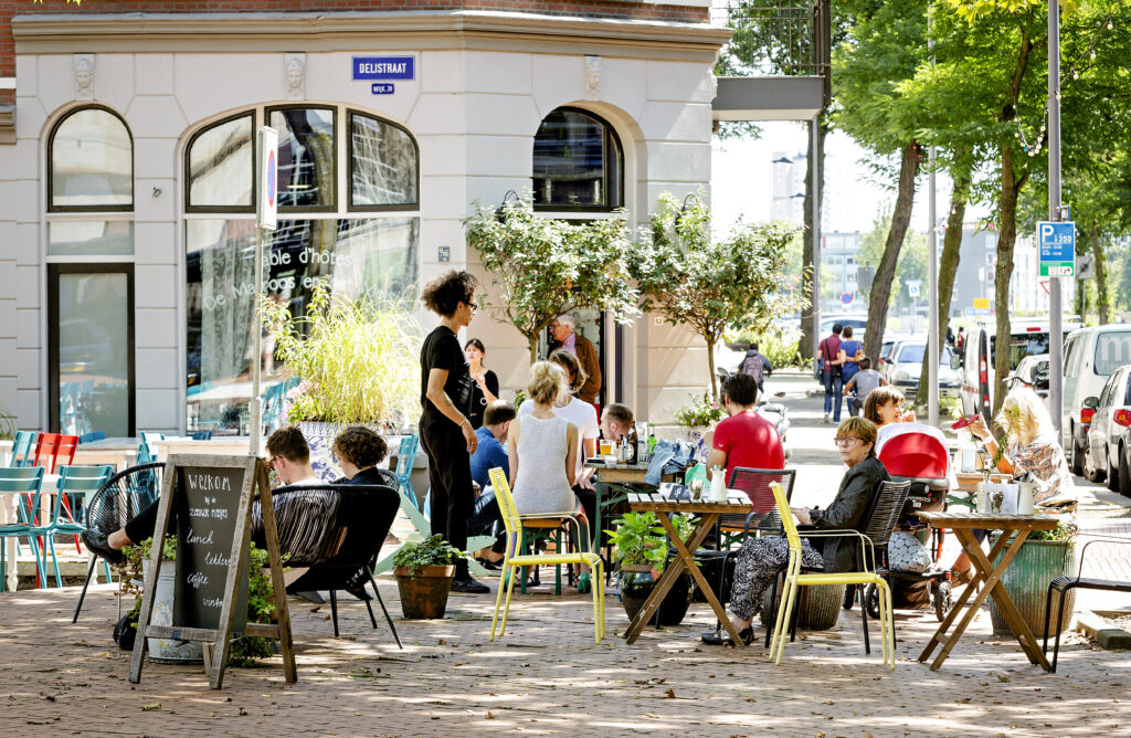 Terras op het Deliplein.