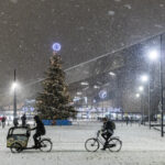 Rotterdam Centraal met Kerst in de sneeuw