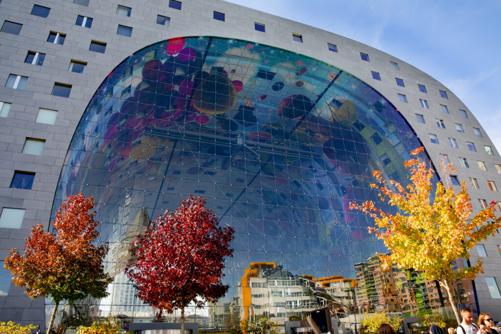 De Markthal gedurende de herfst.