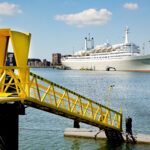 Uitzicht op ss Rotterdam vanaf één van de steigerlocaties van Watertaxi Rotterdam