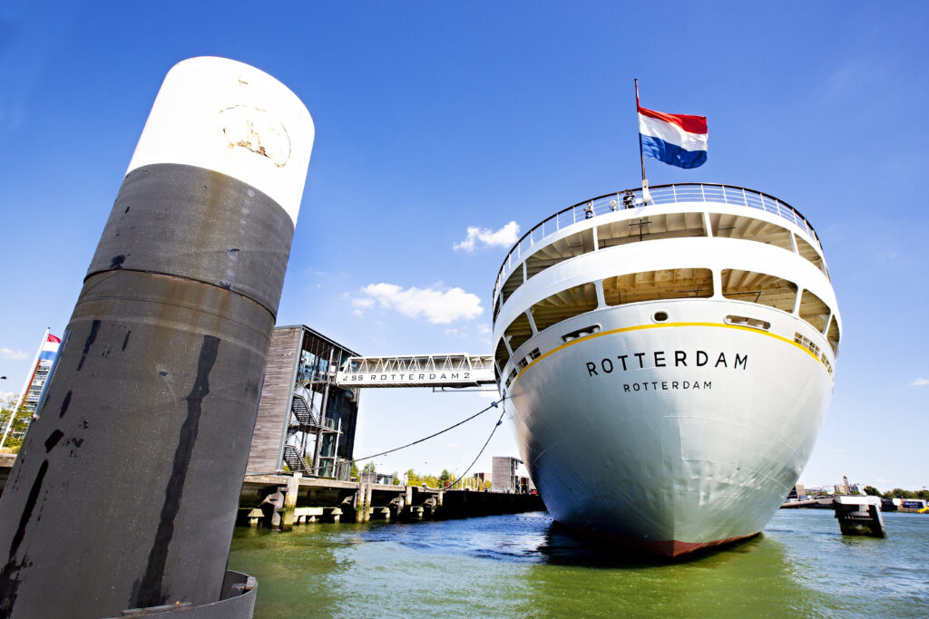 De achterkant van het ss Rotterdam.
