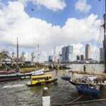 Watertaxi verlaat de Veerhaven