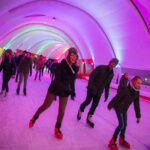 Drukte bij Schaatsbaan Rotterdam