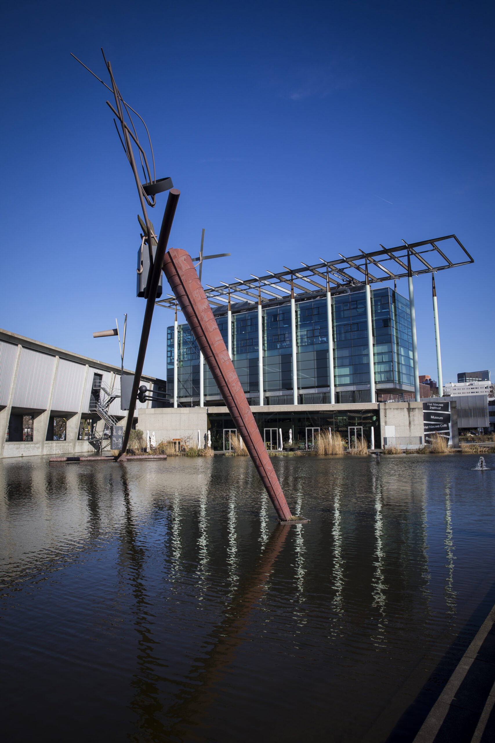 Kunstwerk voor het Nieuwe Instituut in het museumpark.