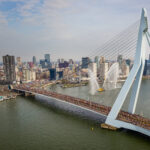 De Erasmusbrug als startlocatie tijdens de NN Marathon